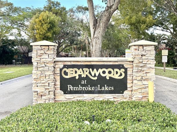 10271 Oleander Ct, Pembroke Pines FL 33026