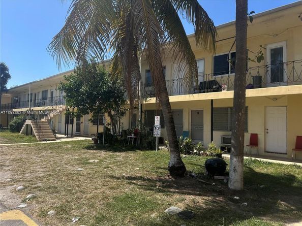 70 NW 77th St 11, Miami FL 33150