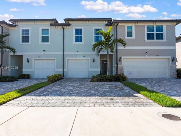 2913 Olivia Ave, Lauderdale Lakes FL 33311