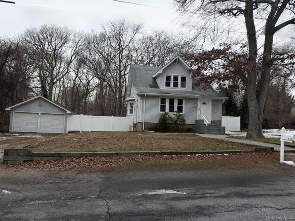 2760 Locust Avenue, Ronkonkoma NY 11779