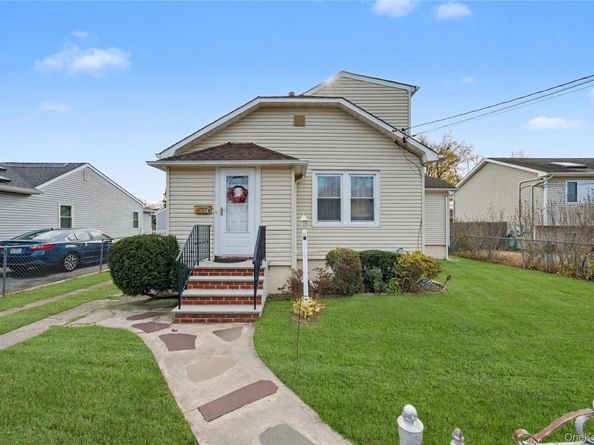 74 Nassau Street, Islip Terrace NY 11752