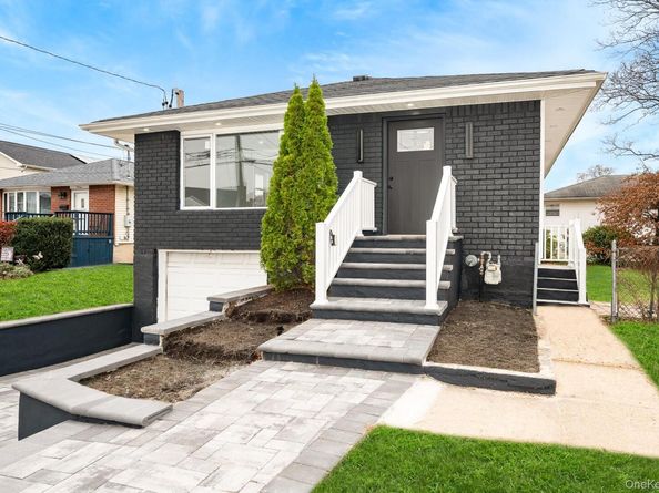 2874 Hempstead Lane, Wantagh NY 11793