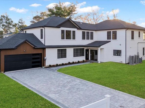 1130 Carlls Straight Path, Dix Hills NY 11746