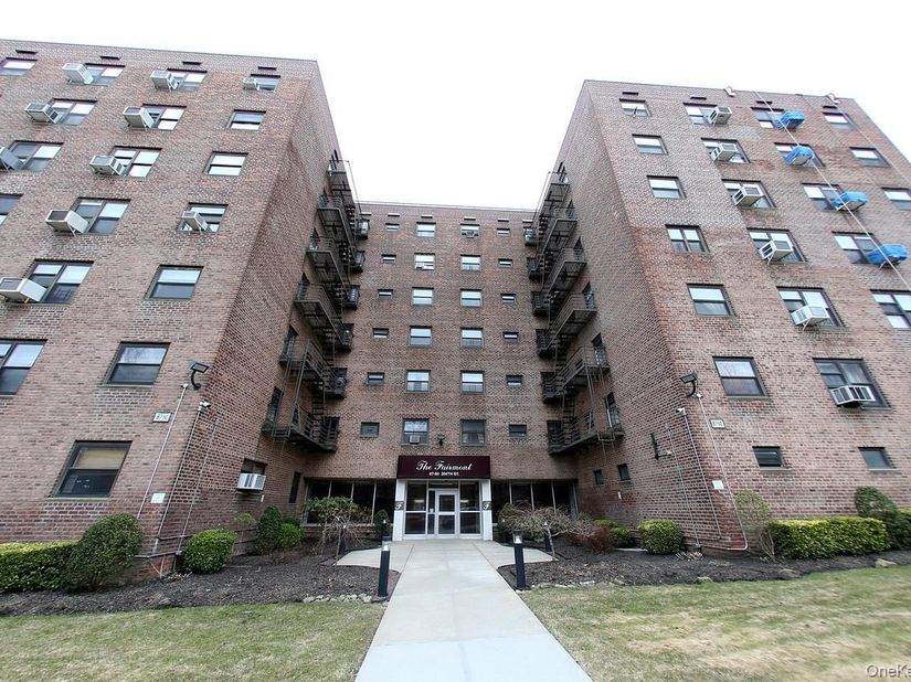 87-50 204 Street B74, Hollis NY 11423