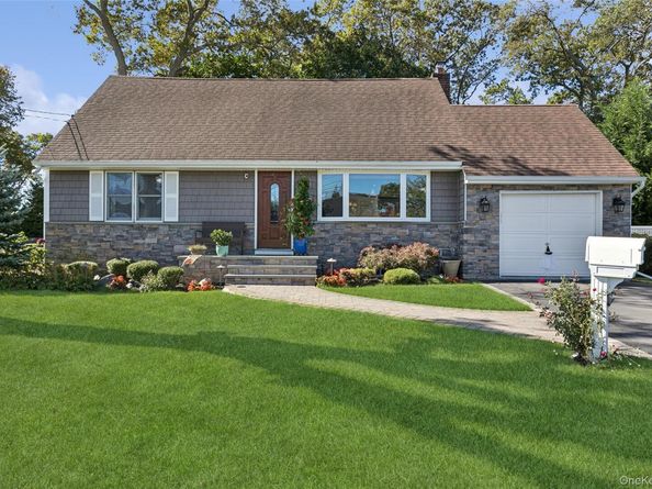 320 W 11th Street, Deer Park NY 11729