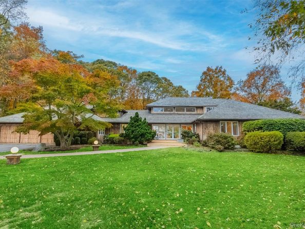 18 Golf Club Road, Saint James NY 11780