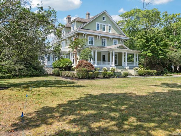 90 Thompson Avenue, Babylon NY 11702