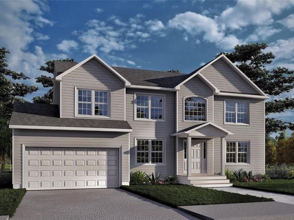 22 Avenue E, Holbrook NY 11741