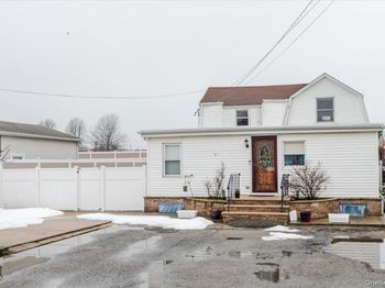 227 Doughty Boulevard