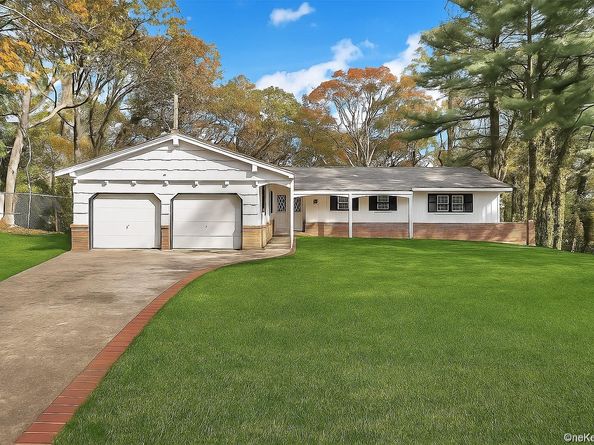 5 Chatham Place, Dix Hills NY 11746