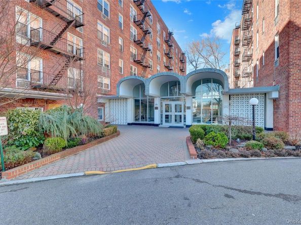 54-44 Little Neck Parkway 4S, Little Neck NY 11362