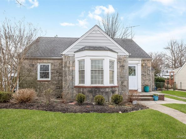 124 Greystone Road, Rockville Centre NY 11570