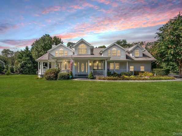 6 Daniel Way, Setauket NY 11733