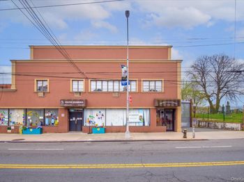 7252 Metropolitan Avenue