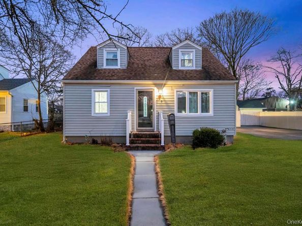 39 Andrews Avenue, Wheatley Heights NY 11798