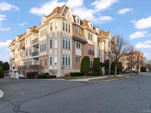 365 Trotting Lane, Westbury NY 11590