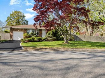 15 Saddle Lane