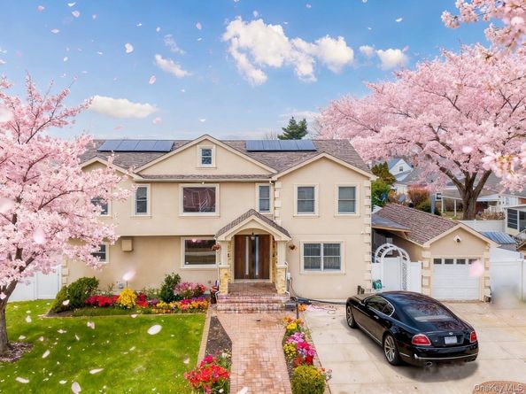 88 Elmwood Street, Plainview NY 11803
