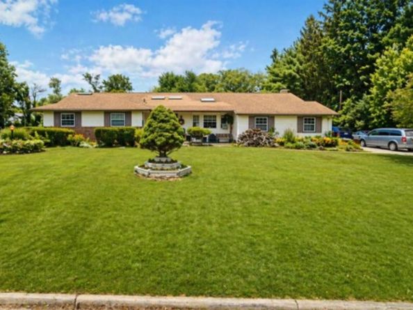 25 Northgate Drive, Syosset NY 11791