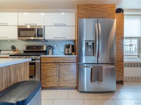 211-10 18th Avenue 6E, Bayside NY 11360