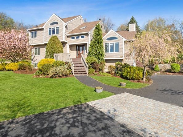 3060 Dahlia Court, Yorktown Heights NY 10598
