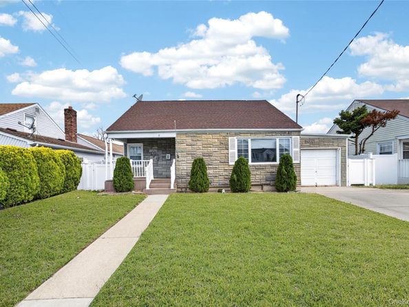 18 President Street, Freeport NY 11520