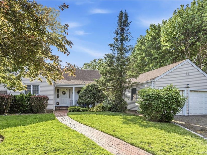36 Roosevelt Place, Rockville Centre NY 11570