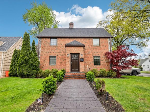 57 Berkley Road, Mineola NY 11501