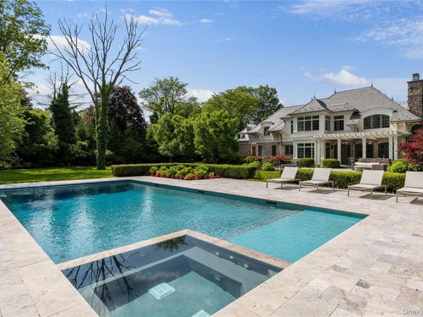 22 Terrace Court, Old Westbury NY 11568