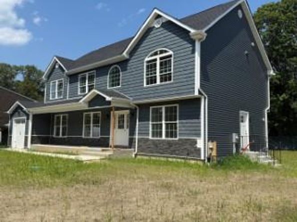 155 Calebs Path, Brentwood NY 11717