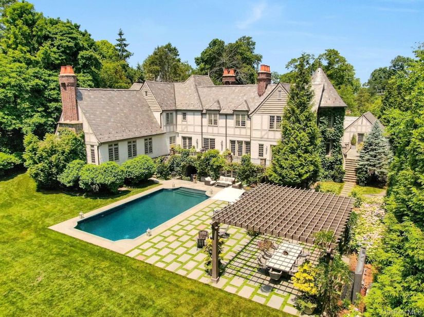 19 Park Drive S, Rye NY 10580