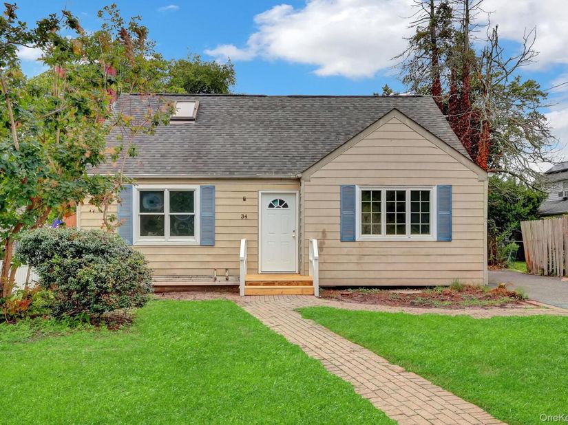34 Thorburn Avenue, Patchogue NY 11772