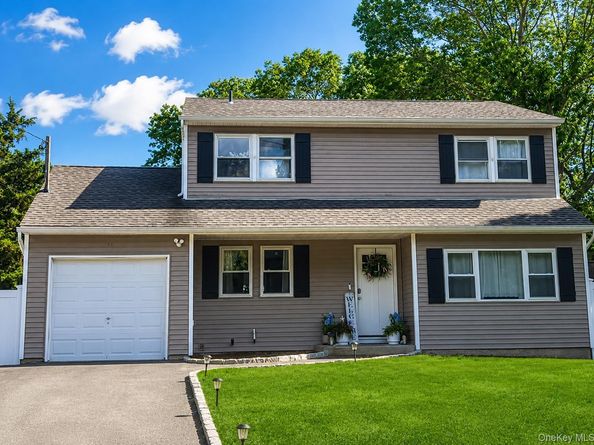 32 Morris Avenue, Patchogue NY 11772