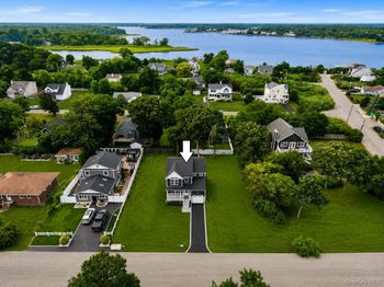 7 Edgewater Drive