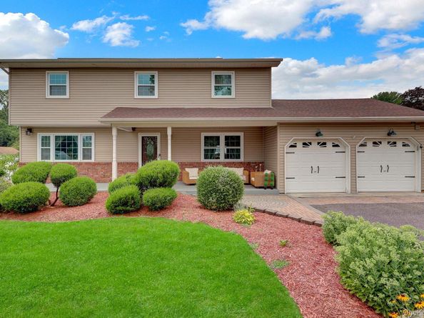 2 Fairhaven Drive, Wheatley Heights NY 11798