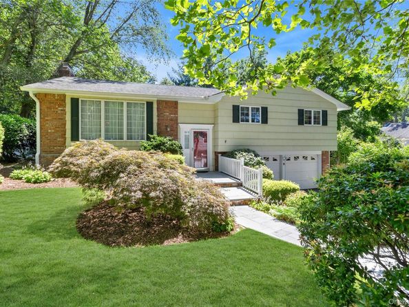 6 Primrose Lane, Huntington NY 11743