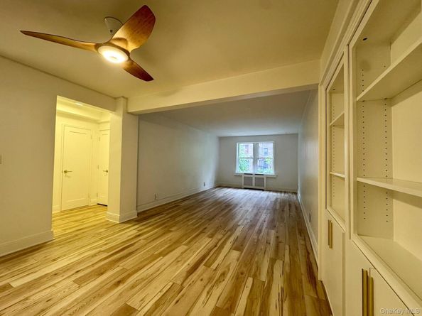 2090 Barnes Avenue 1D, Bronx NY 10462