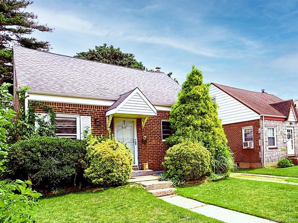 534 Sperry Boulevard, New Hyde Park NY 11040