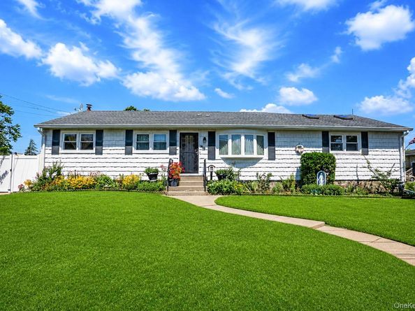 266 Albert Street, Lindenhurst NY 11757