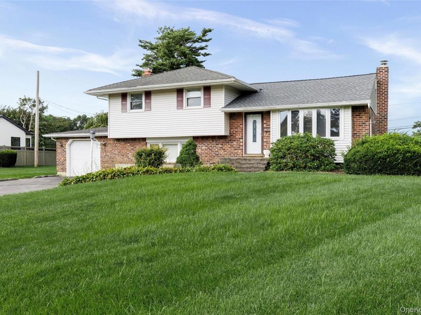 29 Cottonwood Drive, Commack NY 11725