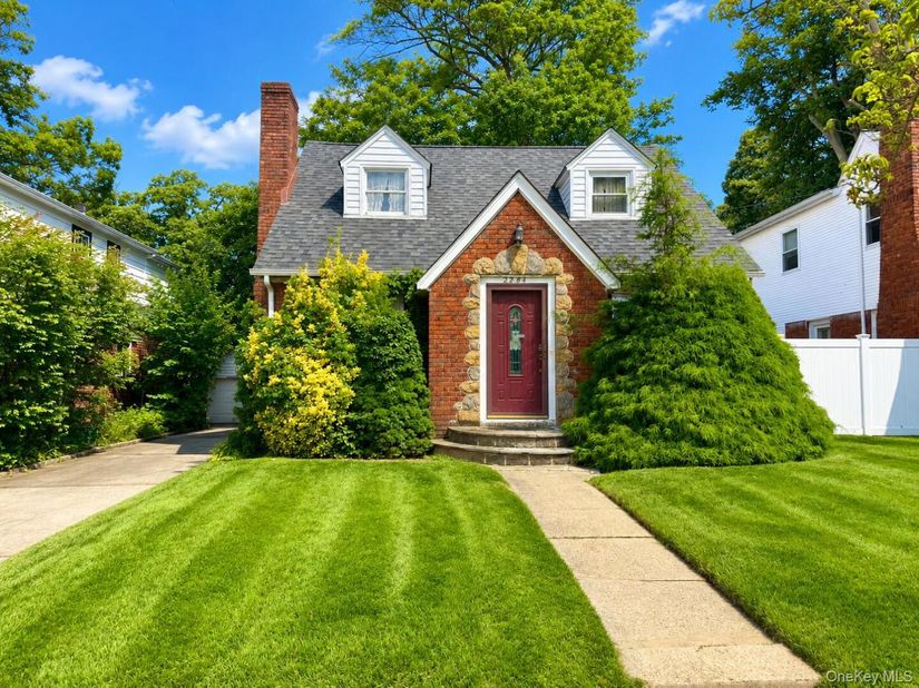 2284 Wynsum Avenue, Merrick NY 11566