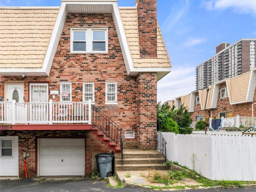211 Beach 16th Street, Far Rockaway NY 11691