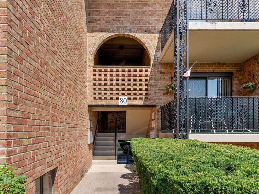 30 Gateway Road 102N, Yonkers NY 10701