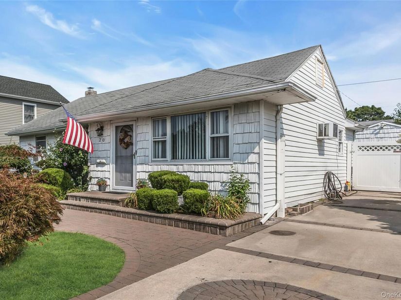 20 Jamaica Avenue, Plainview NY 11803