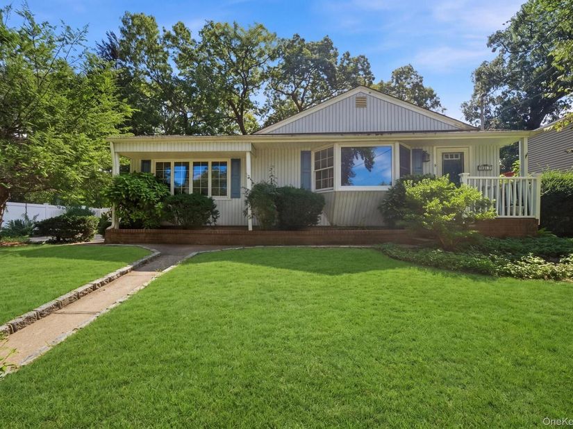 8 Dee, Huntington Station NY 11746