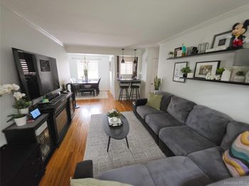 224-14 Manor Road
