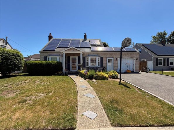19 Surrey Lane, Levittown NY 11756