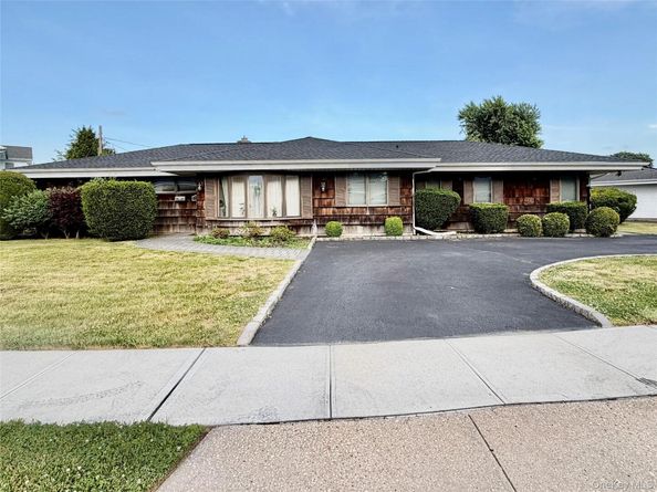 89 Bruce Avenue, Hicksville NY 11801