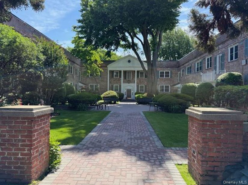 43 N Forest Avenue G3, Rockville Centre NY 11570