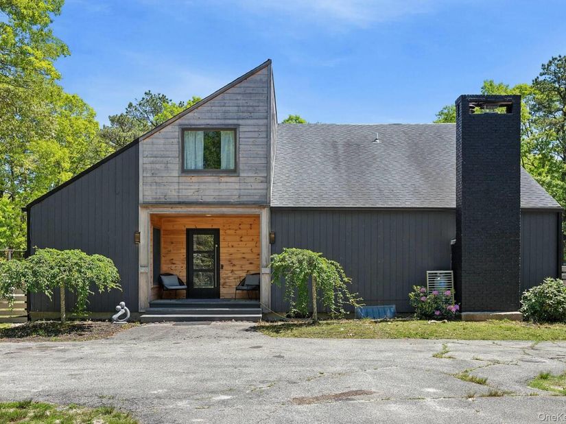 12 North Quarter Rd, Westhampton NY 11977